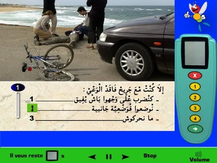 عندما أتواجد مع جريح فاقد الوعي فلا أقوم بضربه على وجهه فهذا فعل خطأ وخطير على صحتّه، لذلك فقط أقوم بوضعه على جانبه لأن هذه هي الوضعية الصّحيحة لمصاب.