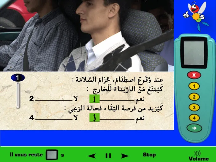 في حالة وقوع حادثة طرقية فإن حزام السّلامة يحمي الرّاكب و يمنعه من الارتماء خارج العربة، وبطبيعة الحال بما أنه سوف يمنع السائق من الارتماء خارج العربة ويقوم بتثبيت السائق في مكانه فهذا سوف يمنعه من فقدان وعيه، أي أن حزام السّلامة سوف يزيد من فرصة بقاء السائق في حالة وعي.